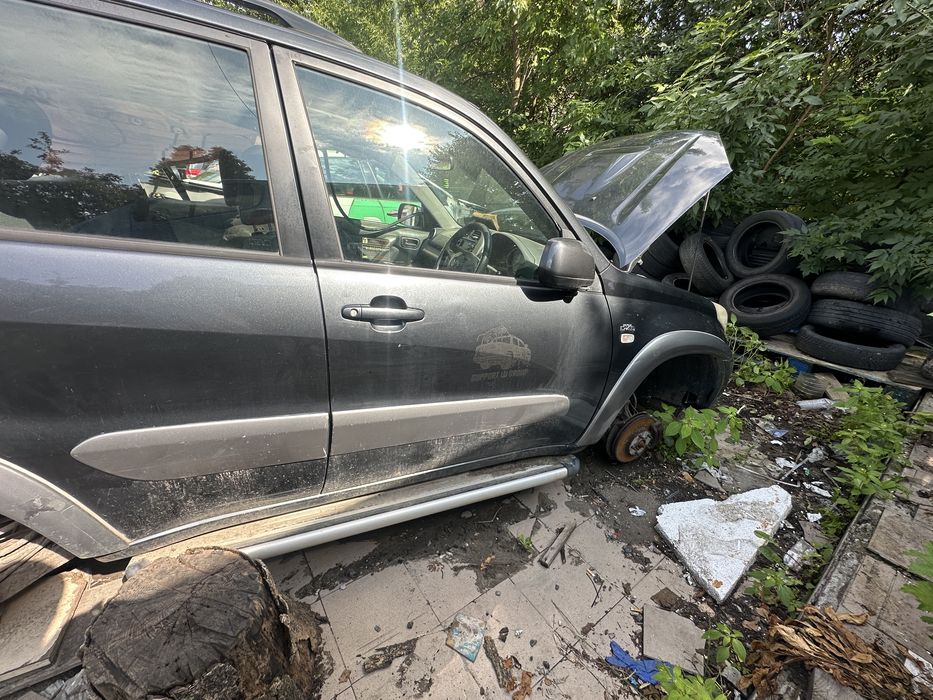 Toyota Rav 4 двигун і передня частина в відмінному стані