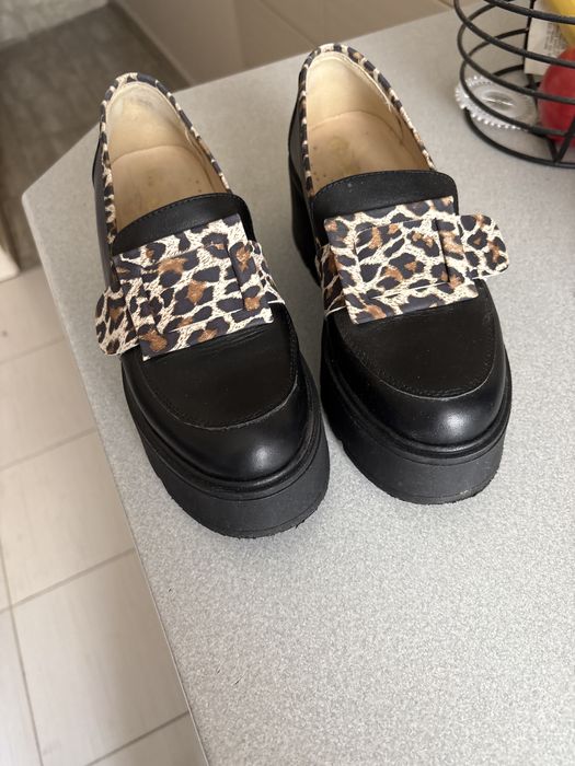 Sprzedam buty malo używane firmy Saway