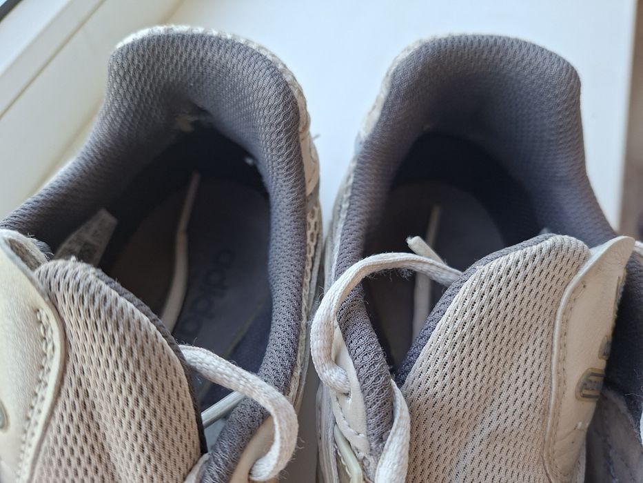 Кросівки Adidas 43