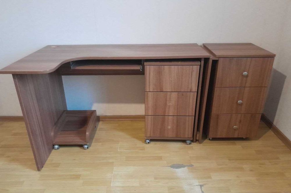 Письмовий (комп'ютерний) стіл