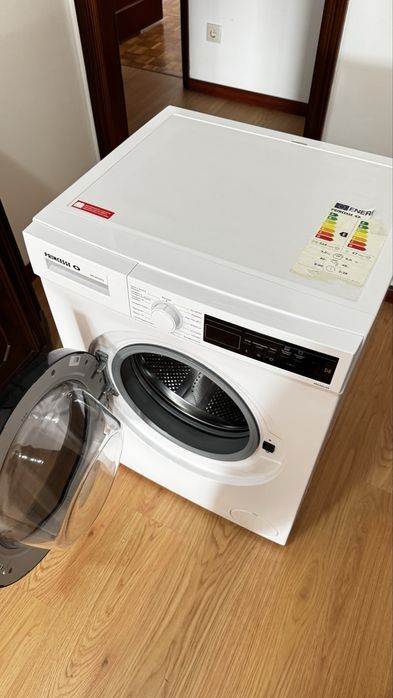 Vendo maquina lava e seca nova com pouco tempo de uso