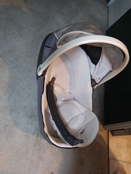 Carrinho e alcofa Chicco Bom estado