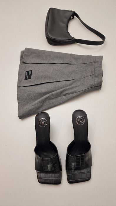 Klapki mule na obcasie czarne motyw zwierzęcy wąż panterka zebra