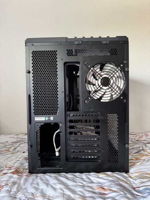Caixa Corsair com Display NZXT + 5 Ventoinhas
