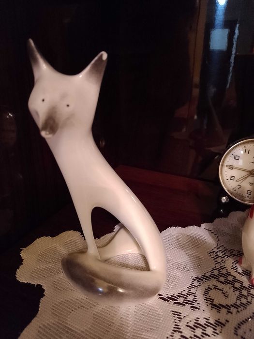 Siedzący lis figurka