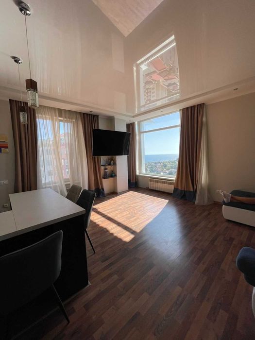 Велика стильна квартира в Аркадії. 4 спальні. Вид моря. Автономна.