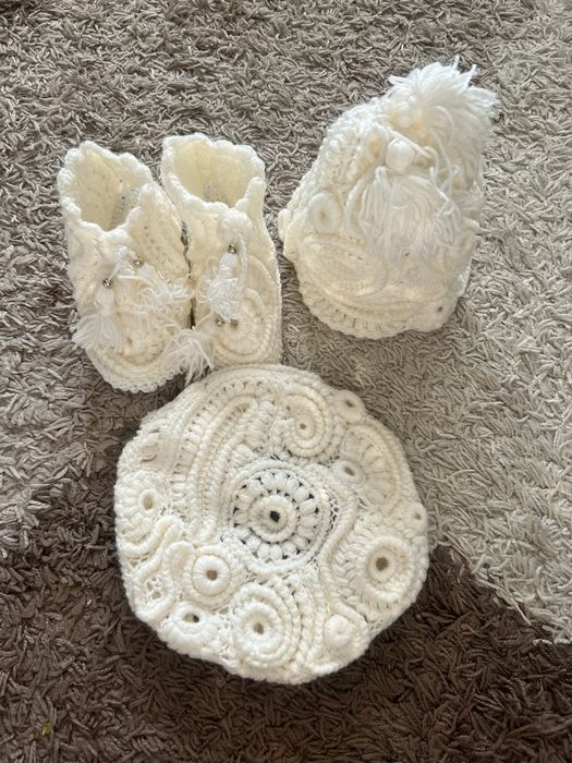 Берет, шапка, слідочки Жіночий вязаний комплект ірландське мереживо