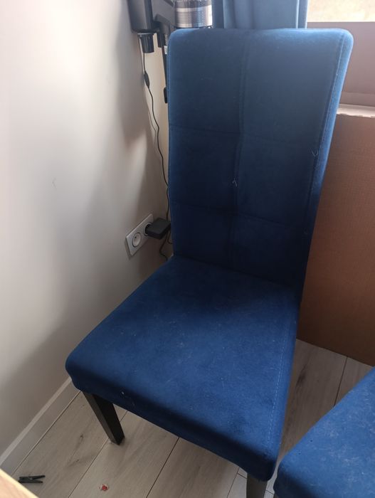 Na sprzedaż granatowe tapicerowane krzesła