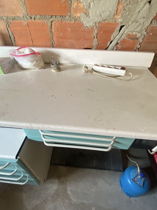 Vendo bancada de trabalho de protese dentaria com 2 postos