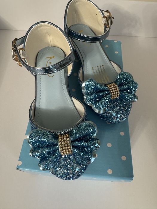 Срібні туфлики білі туфлі на дівчинку метелик бабочка