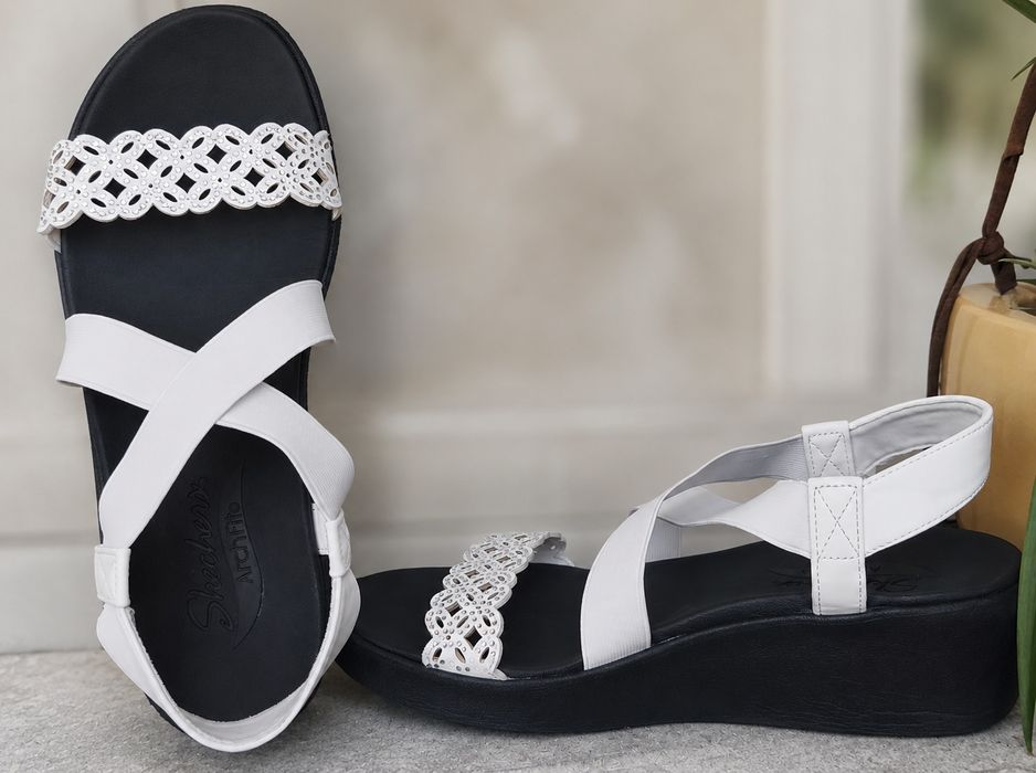 Sandálias Skechers arch fit