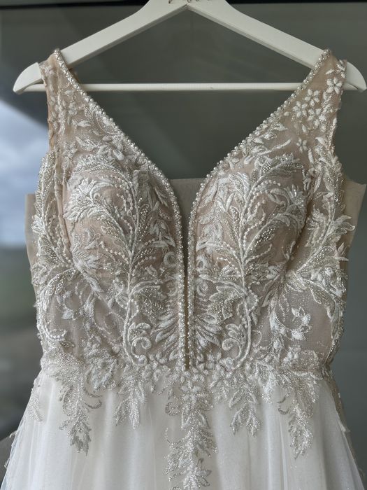 Suknia Ślubna literka ,,A” brzoskwiniowo brokatowy spód