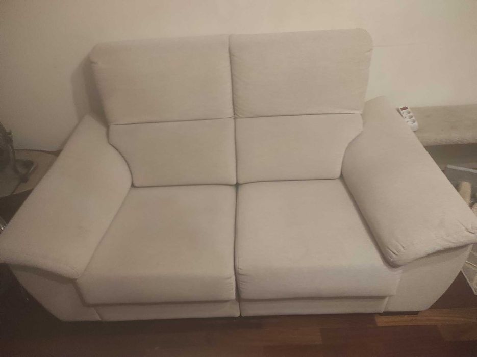 Sofá 2 lugares com pousa-pés
