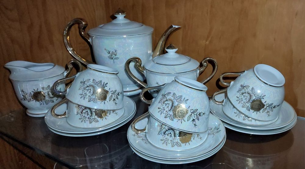 Chinese tea set.425379304256972800