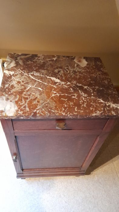 Szafka drewniana z marmurowym blatem