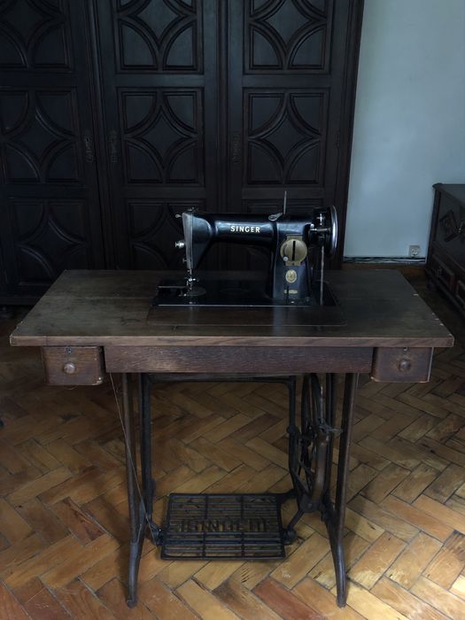 Máquina de costura Singer antiga