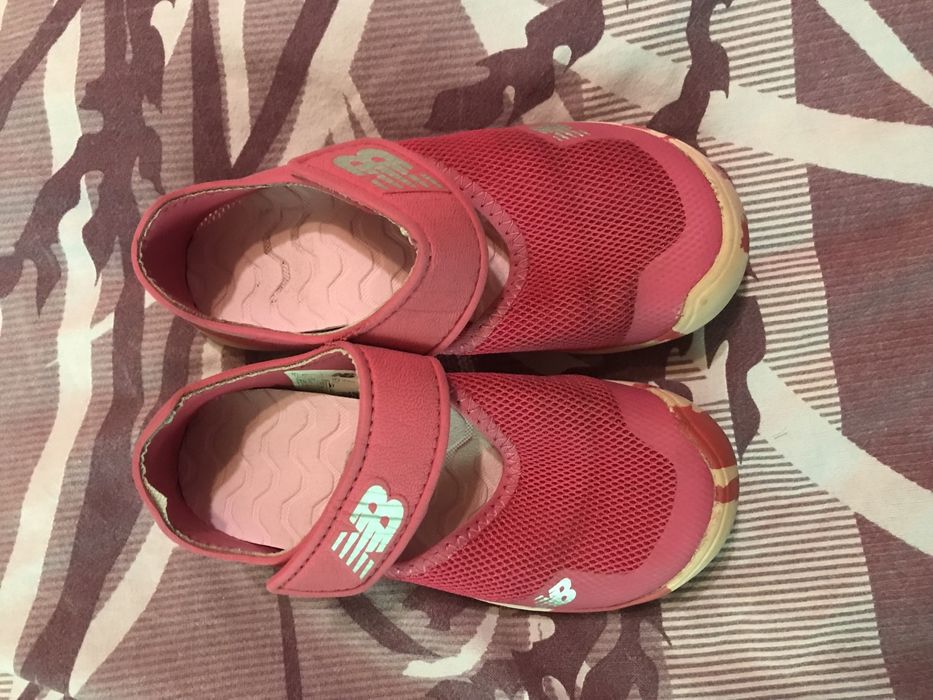 Спортивні сандалі new balance розмір US 10.5