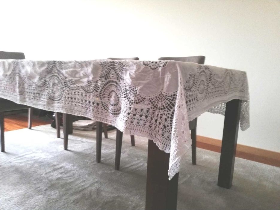 Toalha de mesa em crochet e bordados à mão com 11 guardanapos