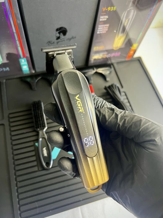 Тріммер VGR Professional V-935 для стрижки та окантовки, Green/Gold