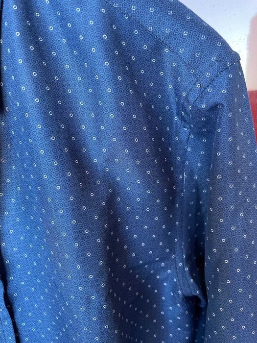 Camisa de cetim slim fit azul estampada - S
