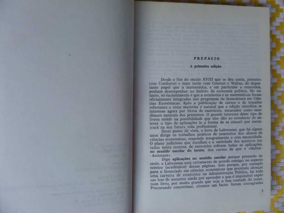 ESTATÍSTICA DESCRITIVA
Resumos Teóricos e Exercícios Resolvidos