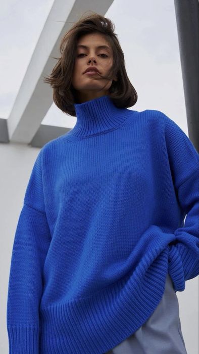 Свитер вязаный.