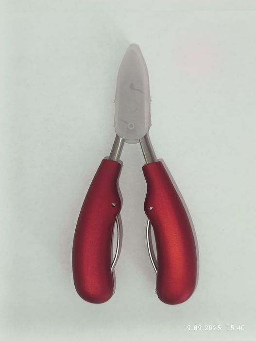 Кусачки для корекції нігтів та видалення омертвілої