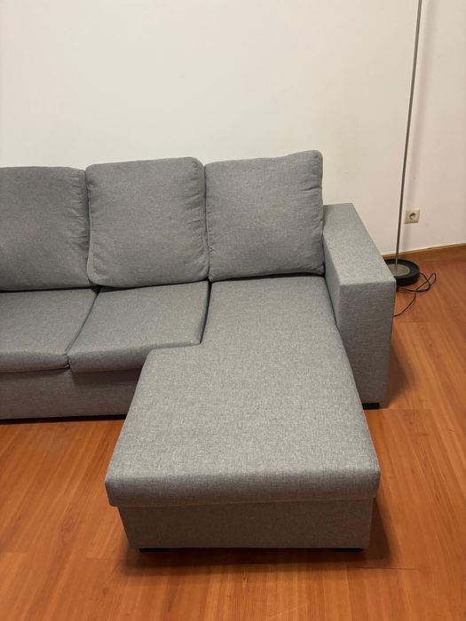 Sofá cinzento com chaise longue