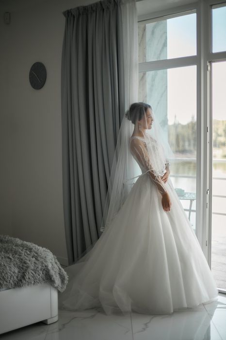 Продам весільну сукню