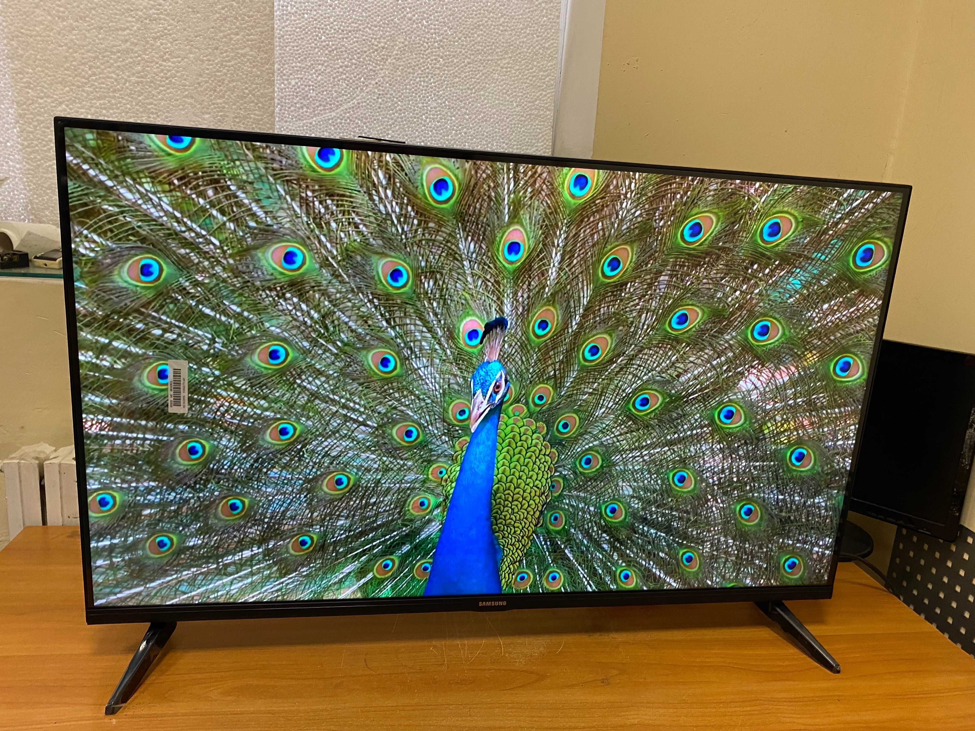 Безрамочный 4К телевизор Samsung SmartTV 45'' Wi-FI IPTV гарантия 3 г ...