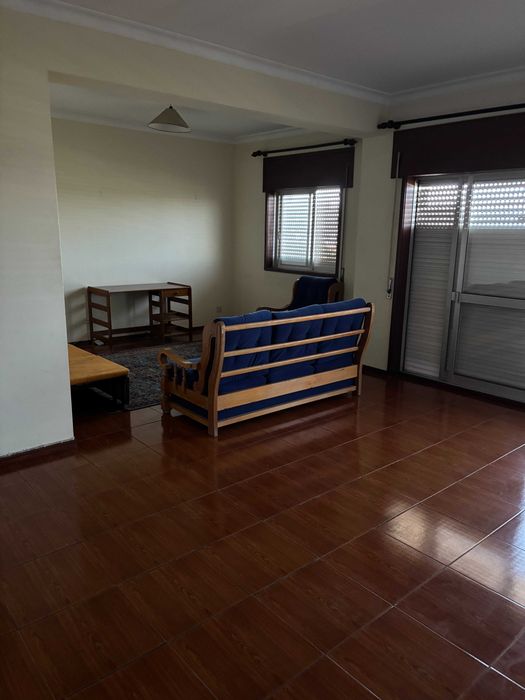 Arrendo apartamento T3 na Urbanização da Quintã em Guimarães