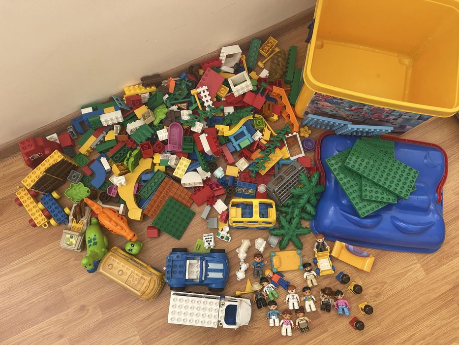 Набір наборів конструкторів Лего дупло в коробці