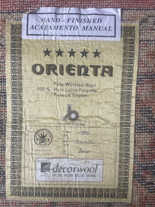 Carpete orienta em pura lã e acabamento à mão