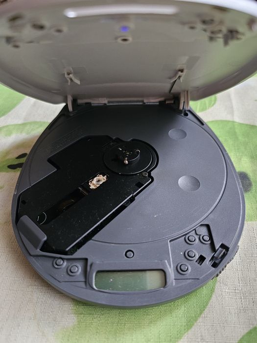 CD плеер Philips AX1001