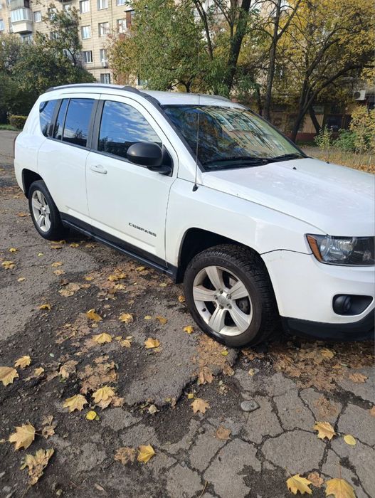 Jeep белая машина