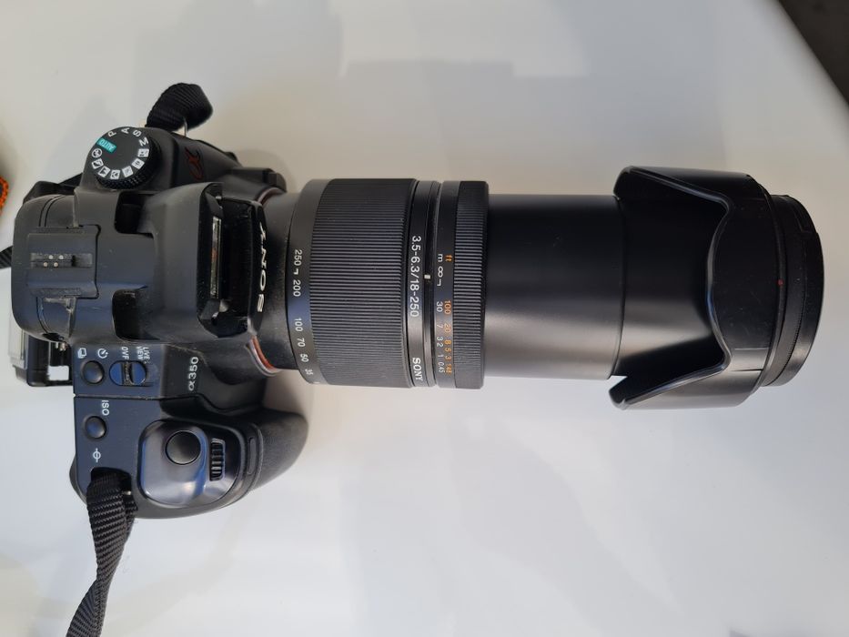 Фотоапарат Sony Alpha DSLR A350 з об'єктивом Sony 18-250mm f/3.5-6.3
