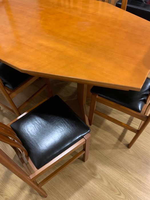 Mesa jantar com 6 cadeiras