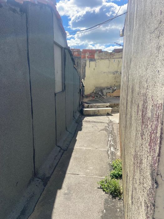 VENDE-SE MORADIA GEMINADA- VALADARES