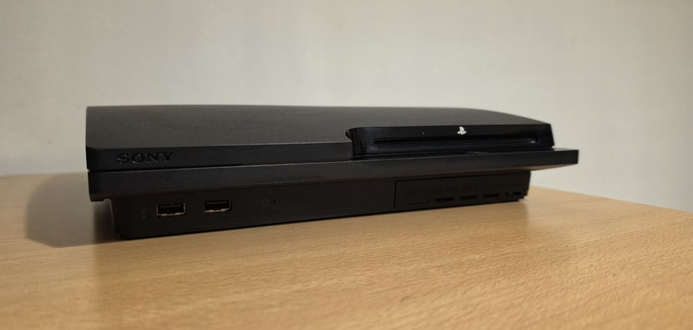 Playstation 3 Slim 160GB + Comando + Jogo