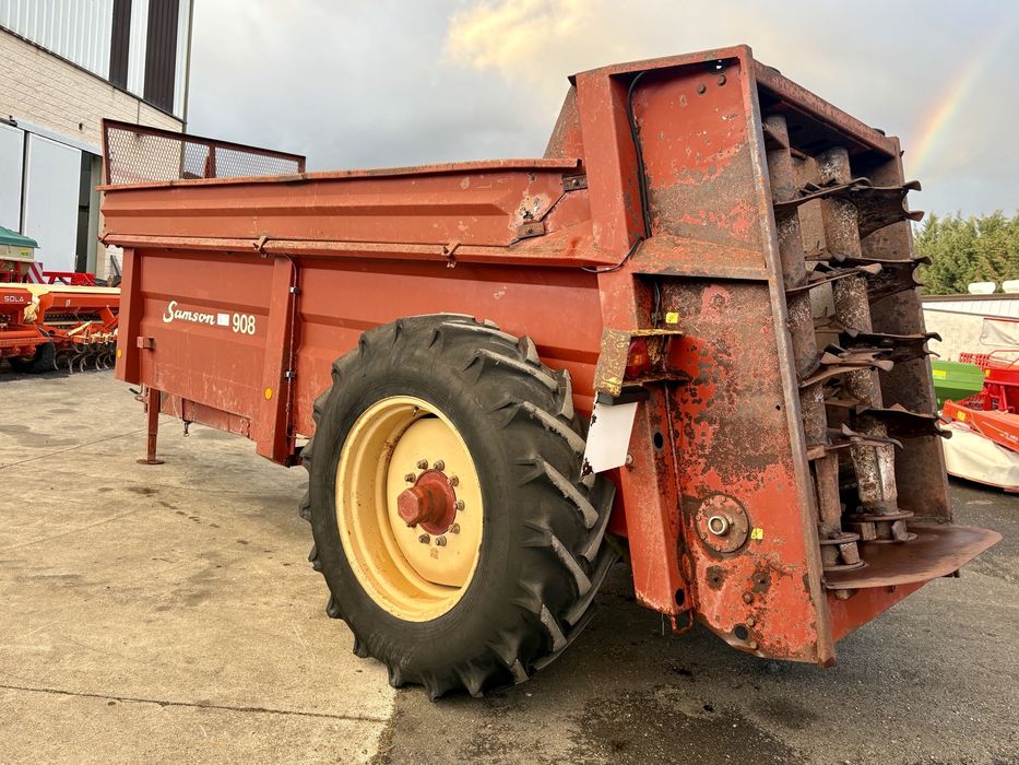 reboque distribuidor  de estrume