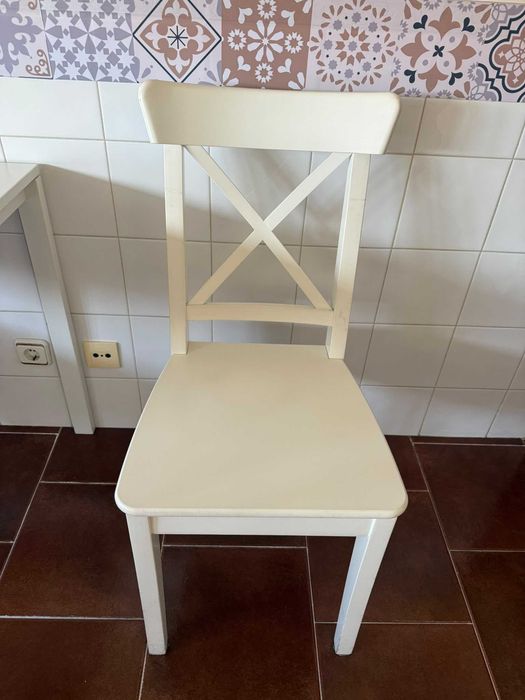 2 Cadeiras de Madeira Branca (Estilo IKEA Ingolf / Encosto em X)