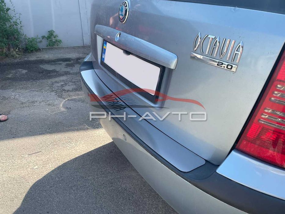 Накладка на задний бампер Skoda Octavia Tour універсал хром