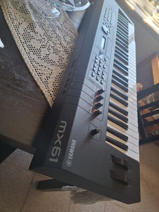 Sintetizador Yamaha mx61