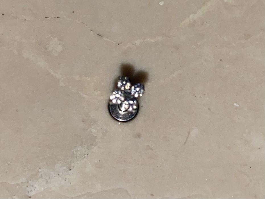 Labret kolczyk 8 mm unisex piercing 16 G Tytan