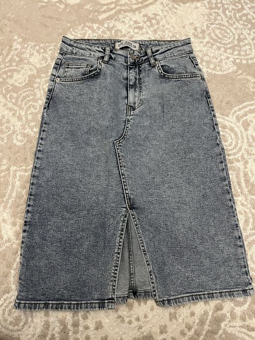 Джинсова юбка та джинси сірого кольору