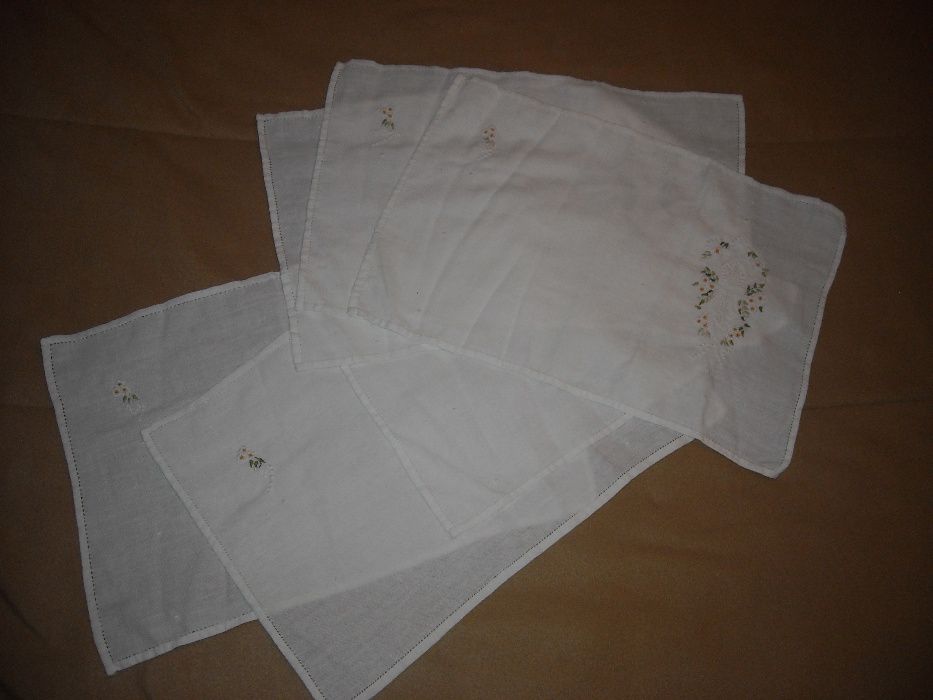 Guardanapos em linho fino bordados coloridos Novos 6pcs