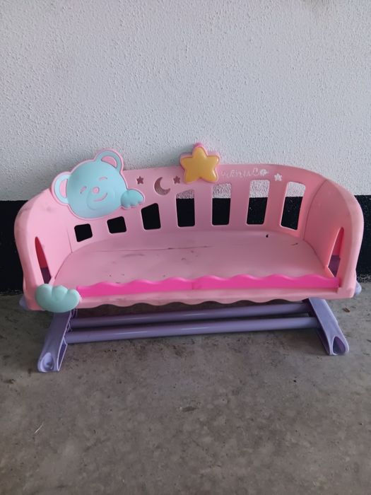 Cama de Nenuco cor de rosa