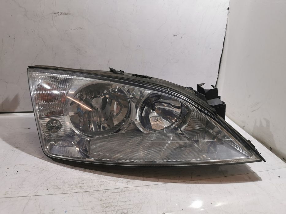 Stan BDB Lampa prawa prawy Przód Ford Mondeo MK3