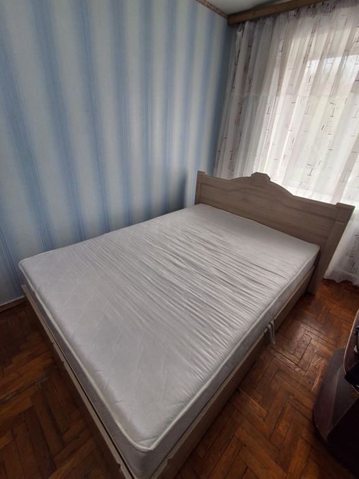 Продам двоспальне ліжко +матрас