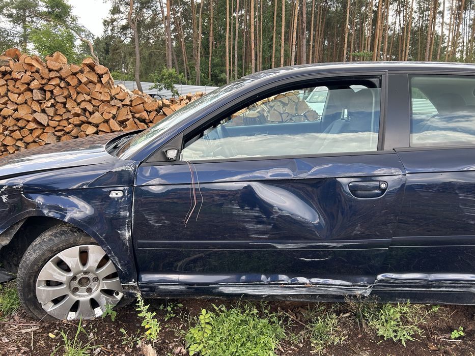 Audi A3 8P 2004 rok części wszystkie części potrzebujesz coś dzwoń lakier LZ5J